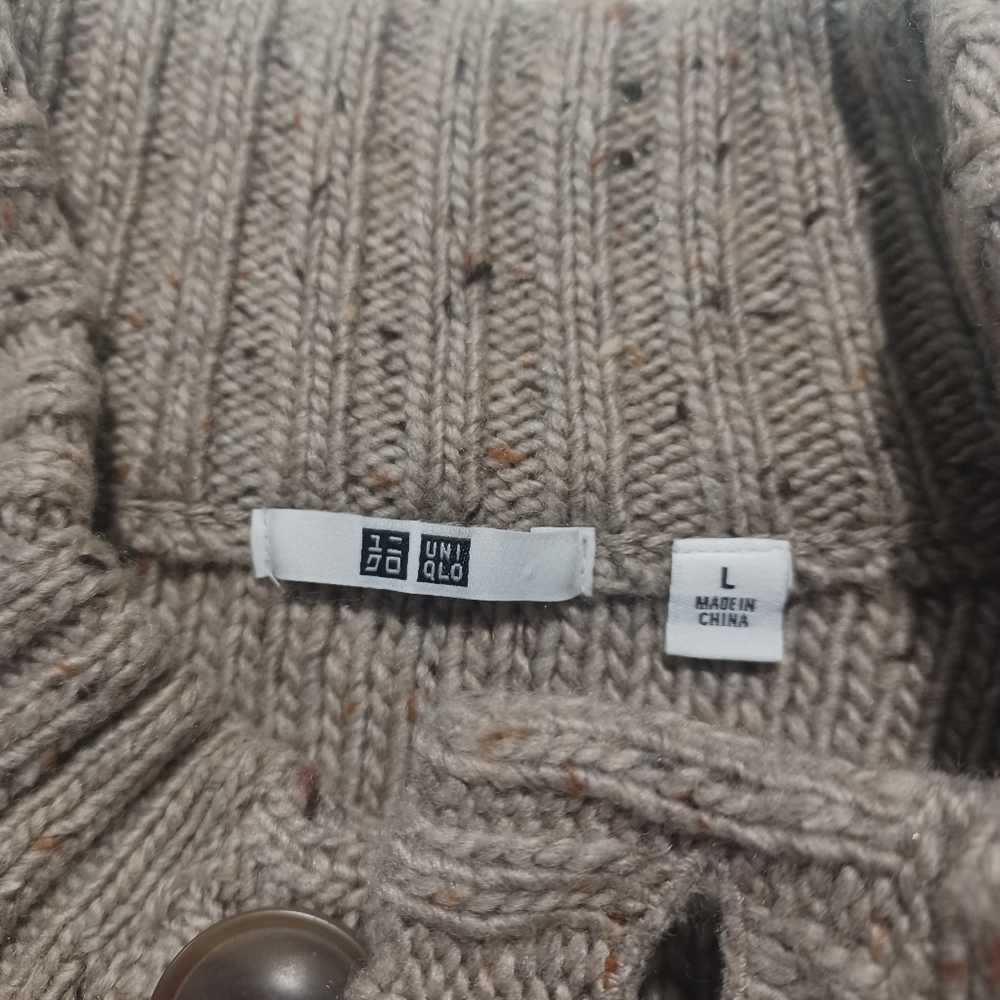 Uniqlo Unisex Cable Knit Vest - Brown - Picture 2 of 4